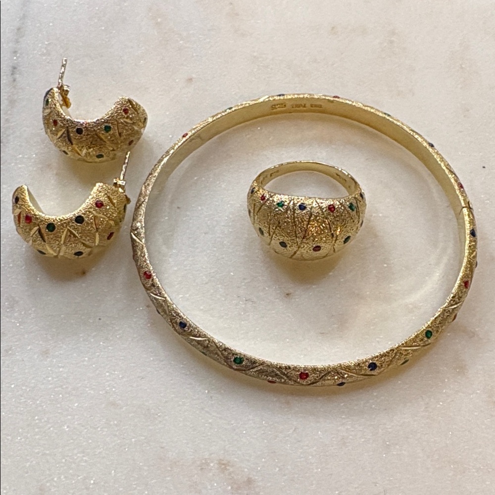 Elegant Gold Jewelry Set with Multicolor Accents